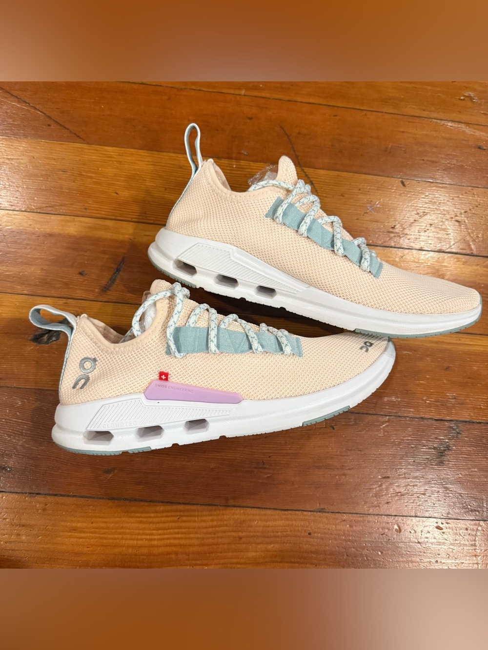 Women’s On Cloudeasy in the Fawn/Surf colorway US size 8.